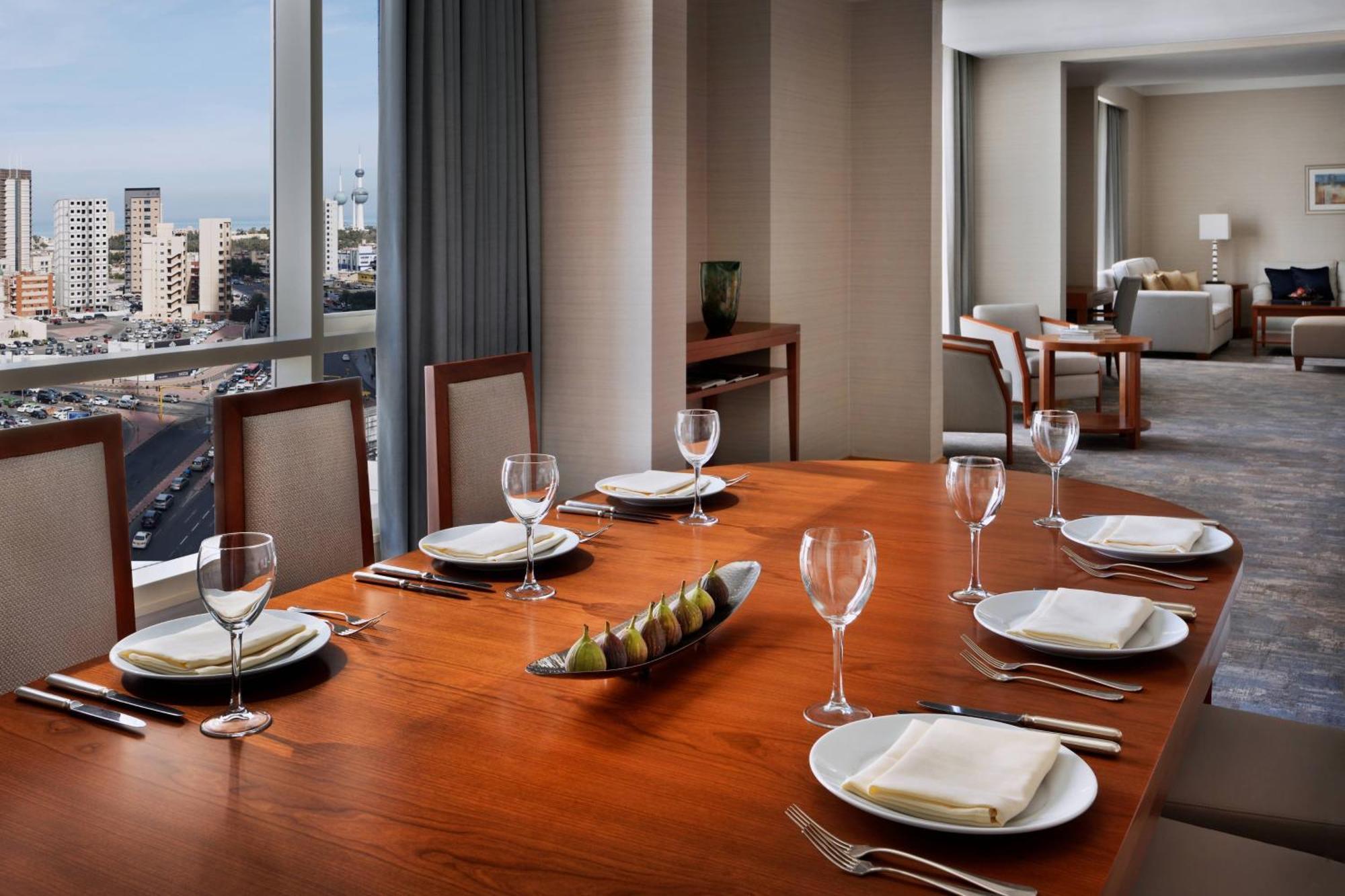 Courtyard By Marriott Kuwait City Exterior foto