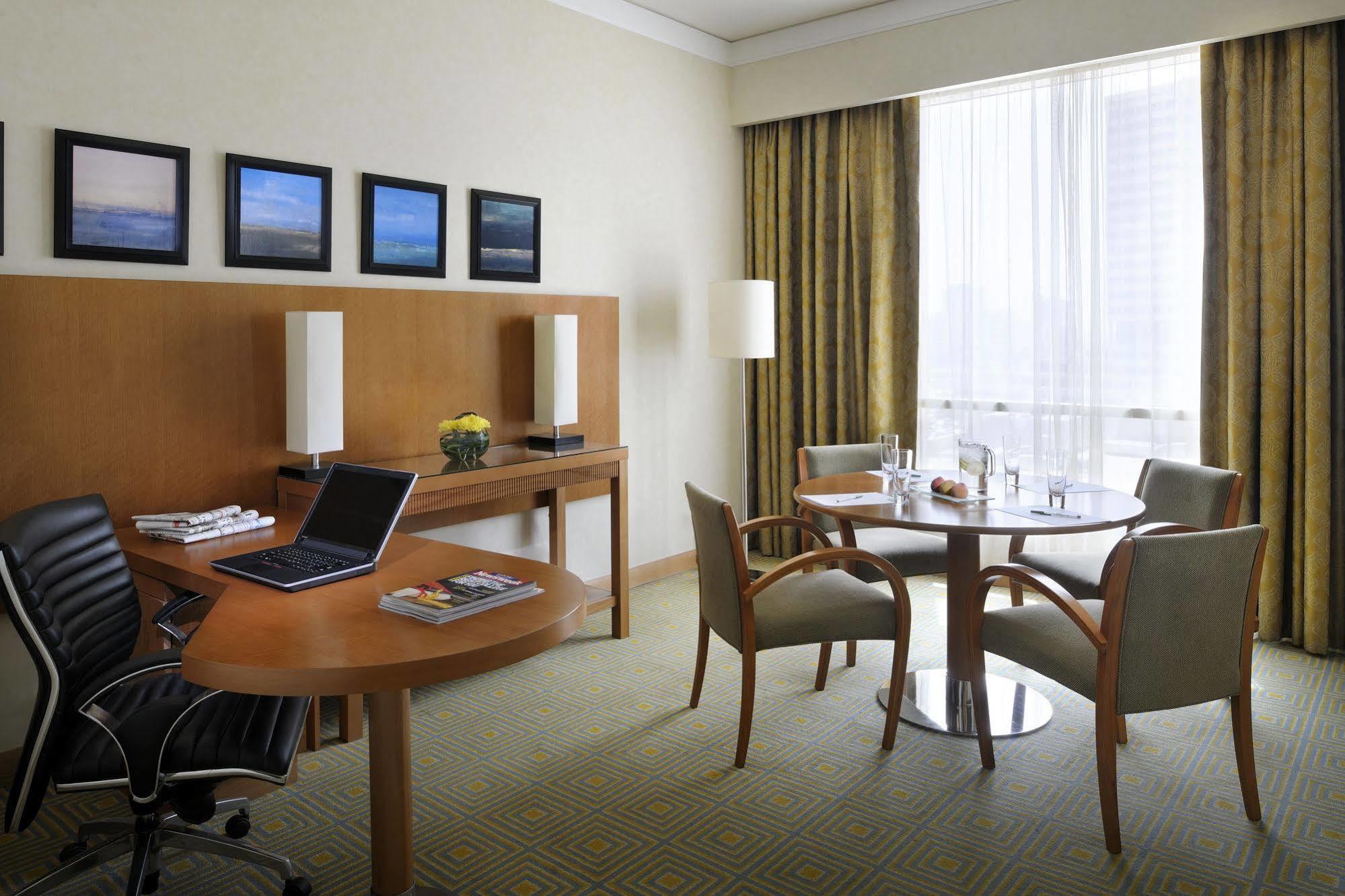 Courtyard By Marriott Kuwait City Exterior foto